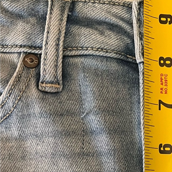 KanCan Light Wash Size Medium Denim Shorts - Picture 3 of 9